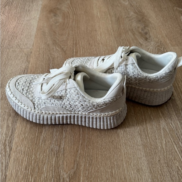 White universal thread tennis shoes - Picture 4 of 5